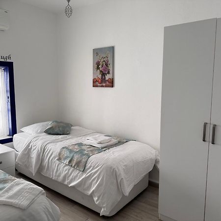 White And Blue Bodrum Luaran gambar