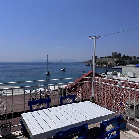 White And Blue Bodrum Luaran gambar