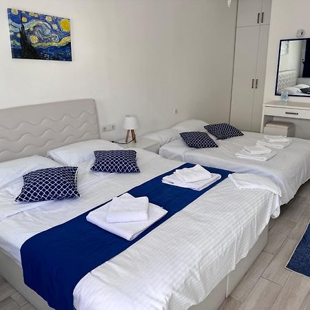 White And Blue Bodrum Luaran gambar