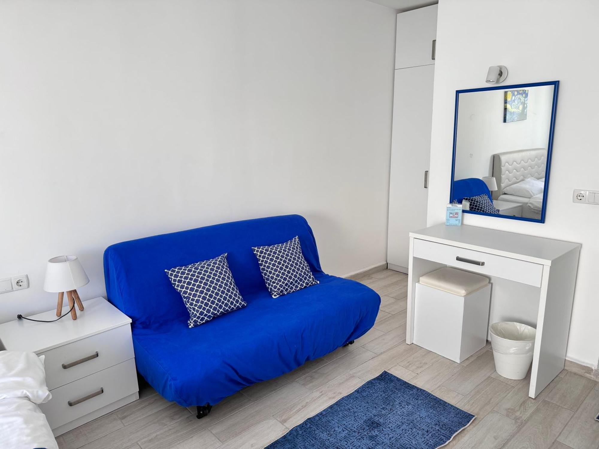 White And Blue Bodrum Luaran gambar