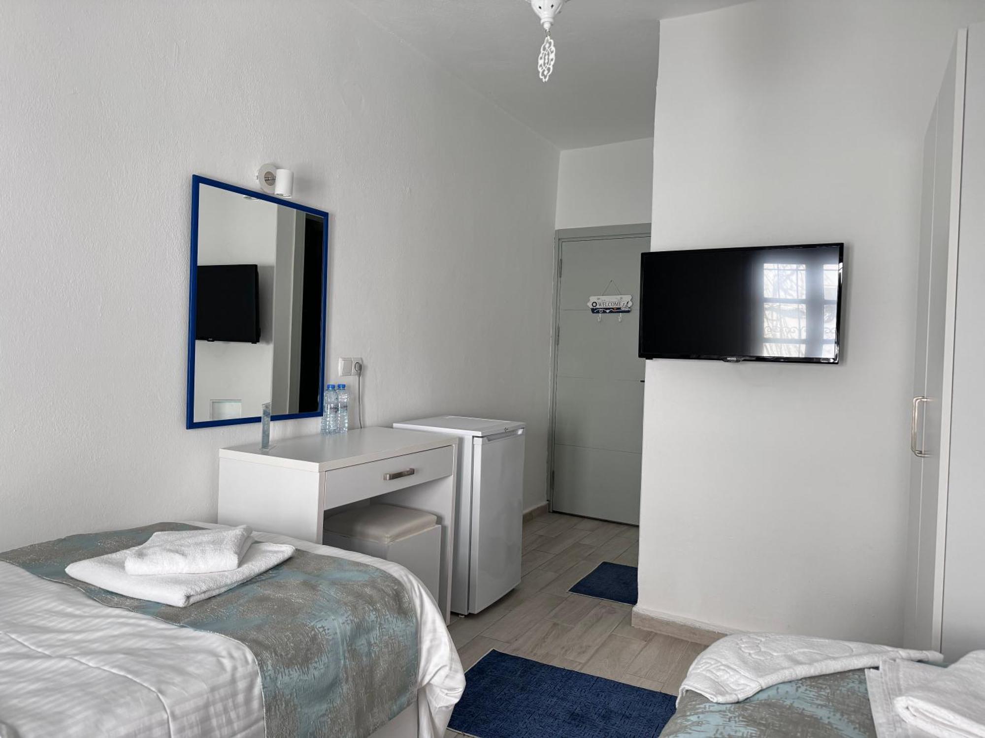 White And Blue Bodrum Luaran gambar