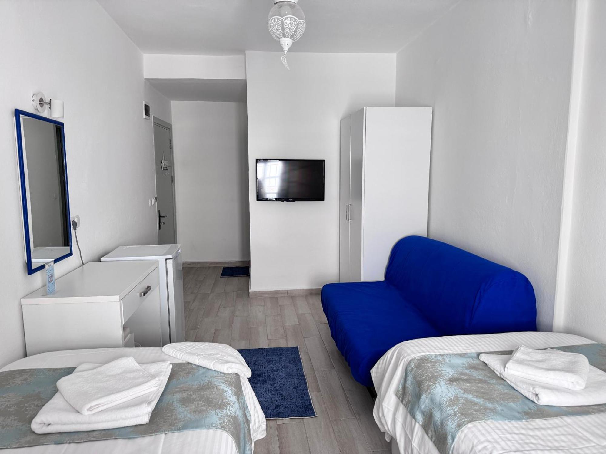 White And Blue Bodrum Luaran gambar