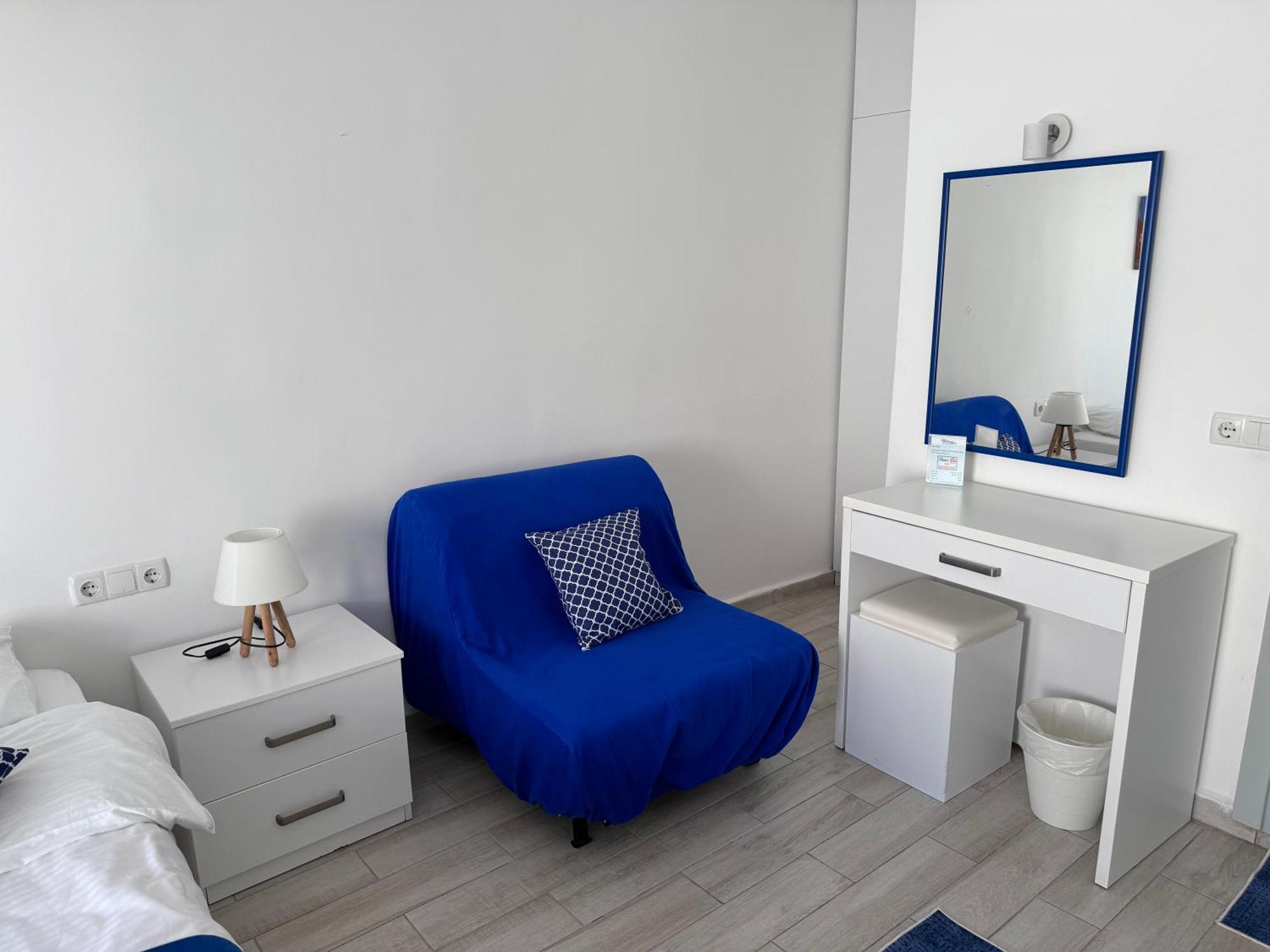 White And Blue Bodrum Luaran gambar
