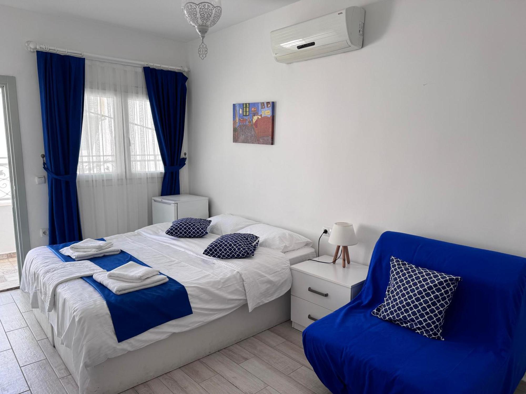 White And Blue Bodrum Luaran gambar
