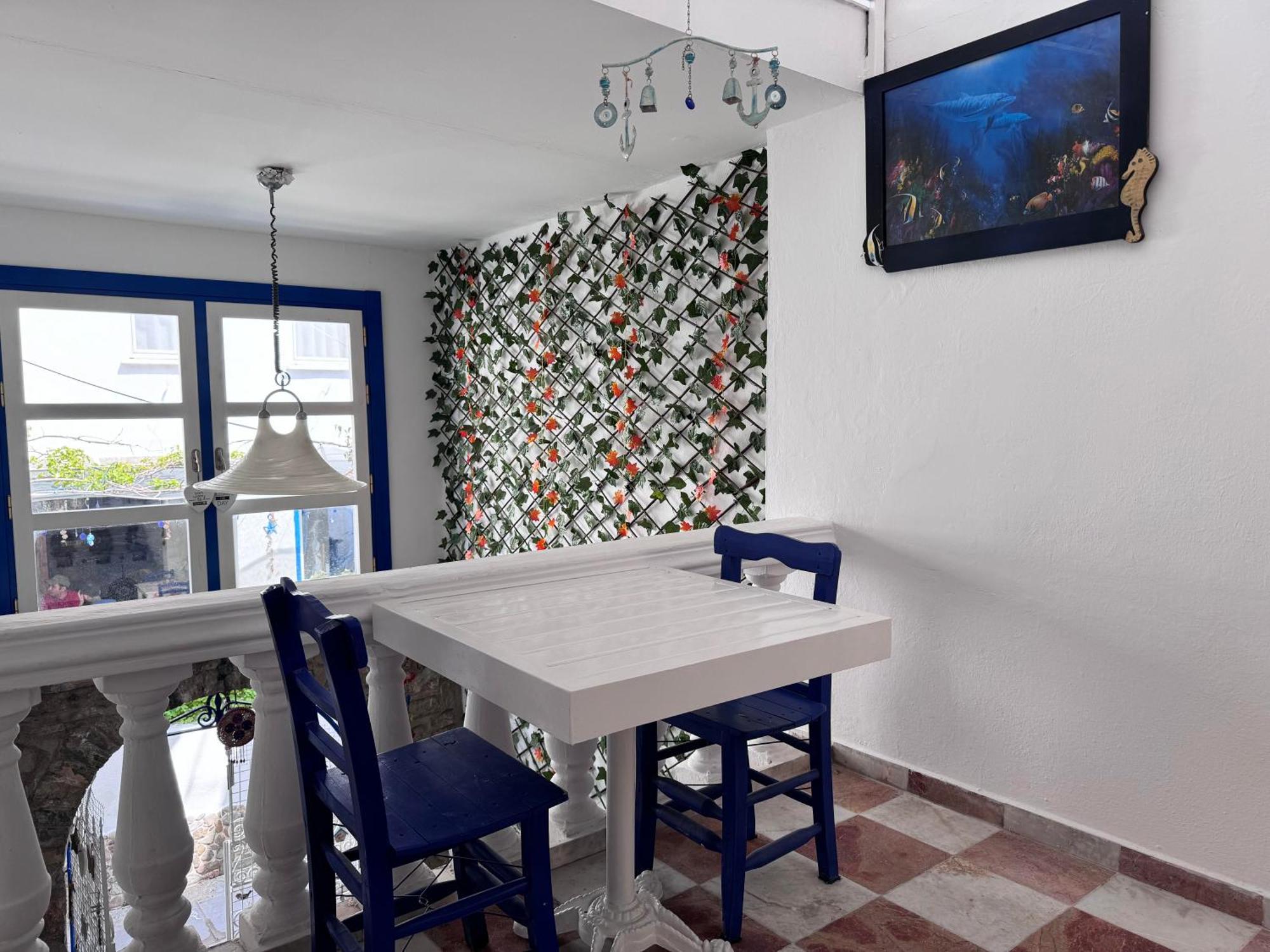 White And Blue Bodrum Luaran gambar