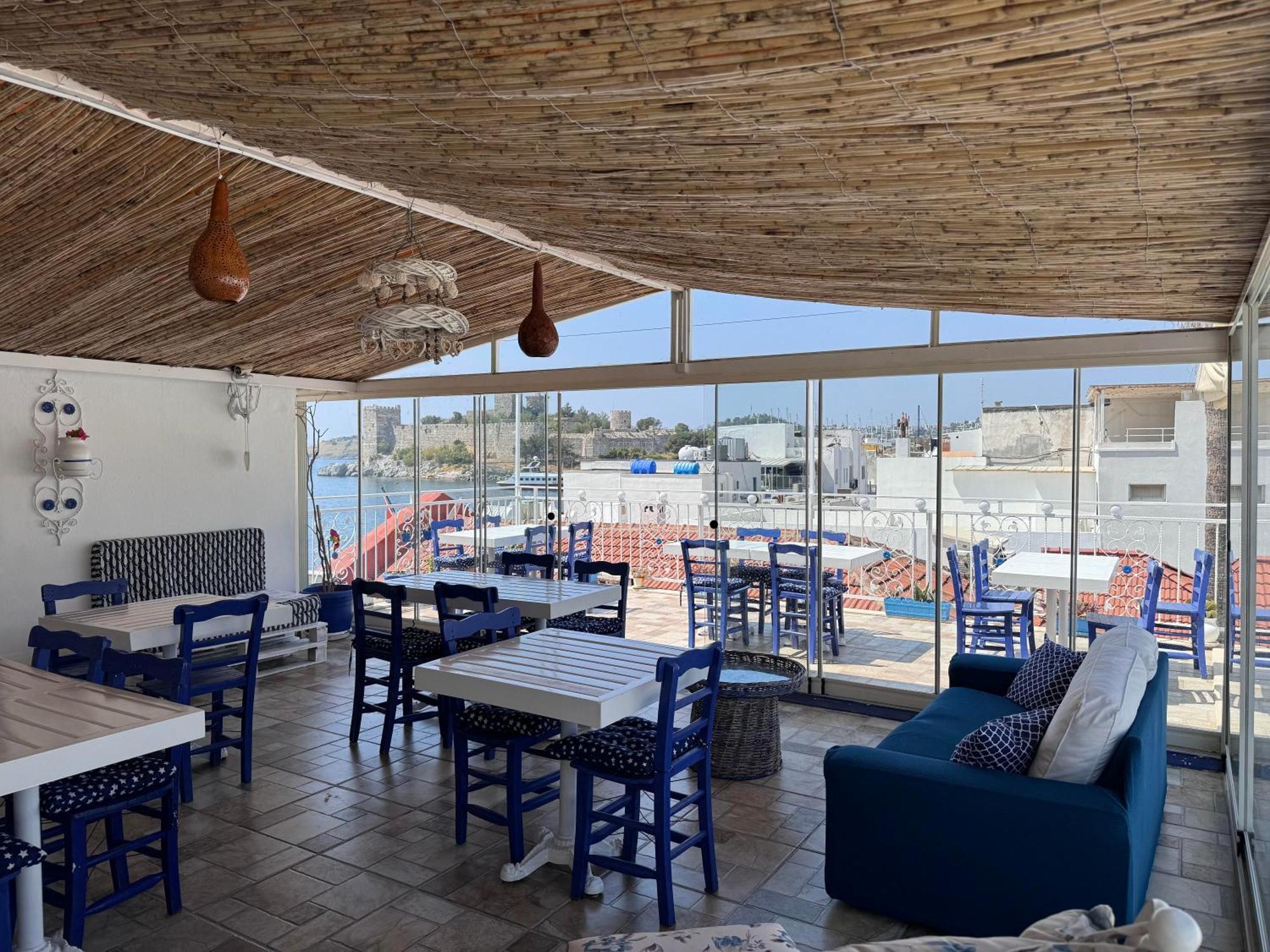 White And Blue Bodrum Luaran gambar
