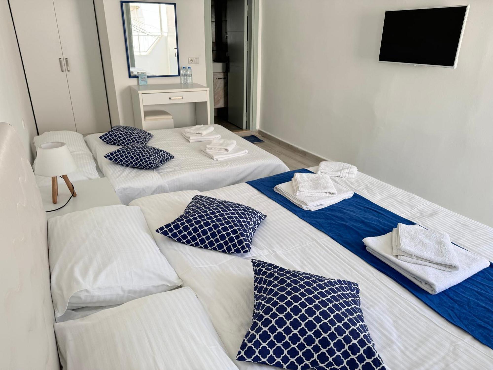 White And Blue Bodrum Luaran gambar